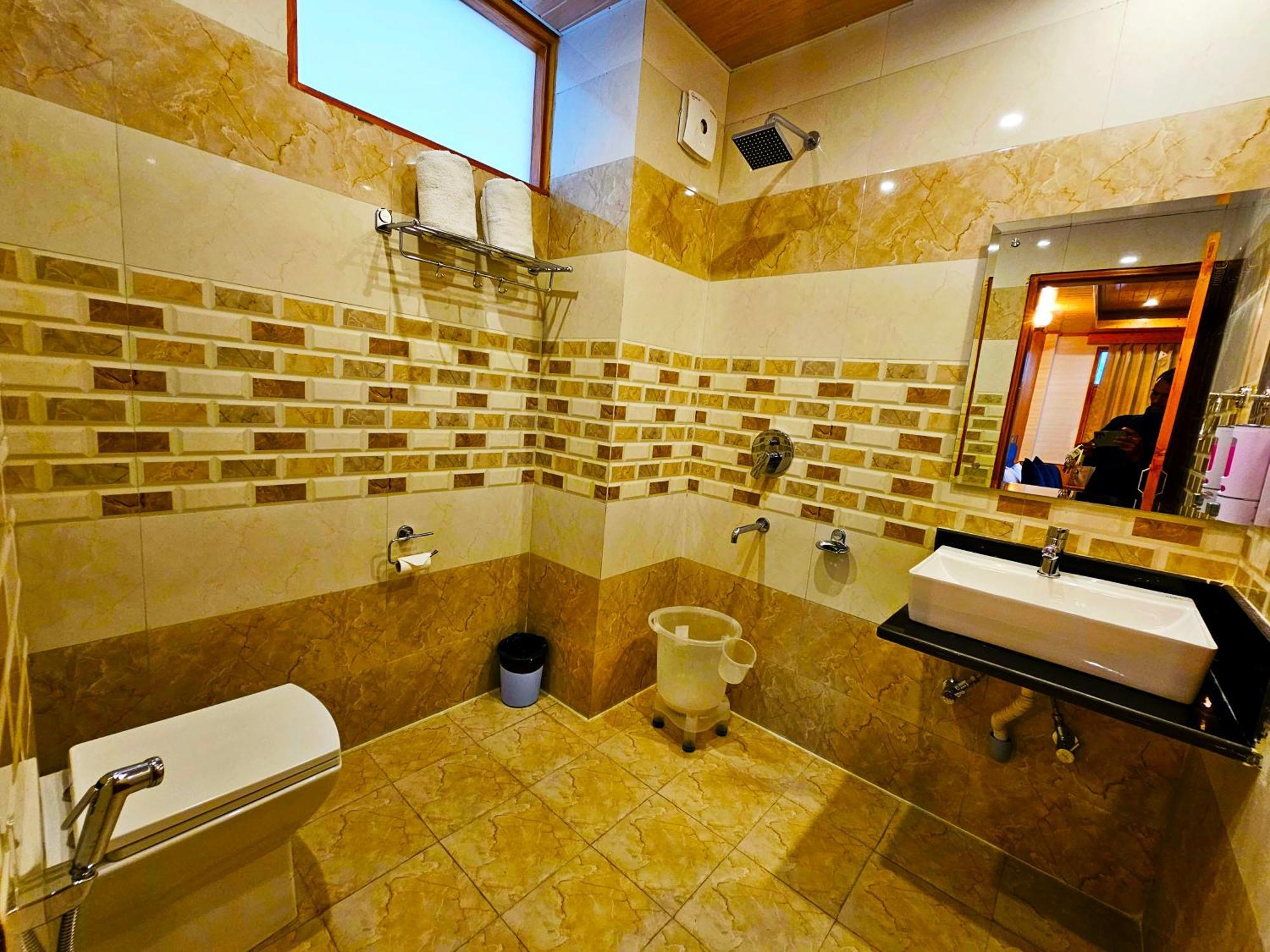 Hotel Marina Heights Manali  Exterior photo
